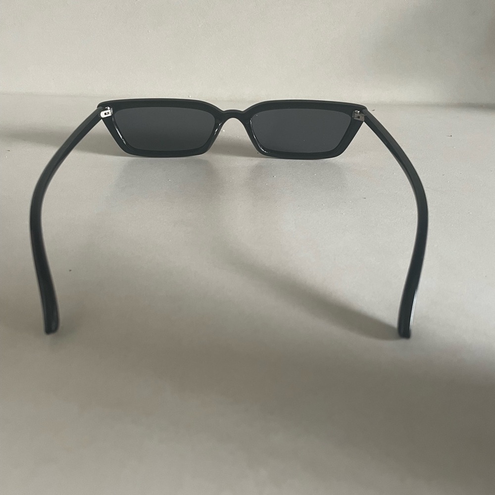 Elizabeth & James Black Sunglasses